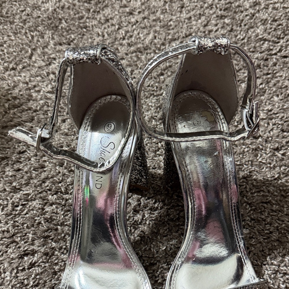 Sheeland Silver GlitterMetallic  Heels size 9 - Picture 3 of 11